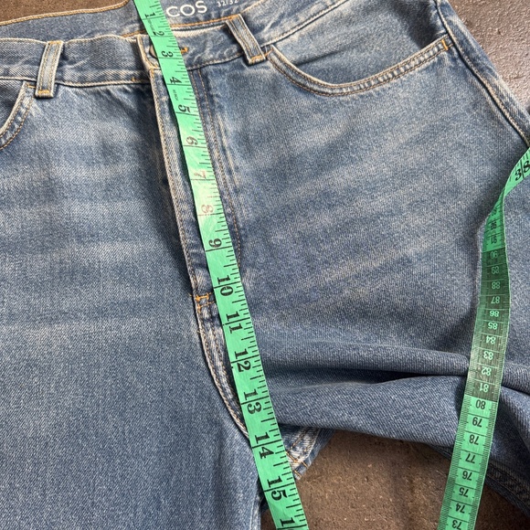 120$ Cos 32 X 32 Relaxed Mid Rise Straight Leg - Picture 5 of 11